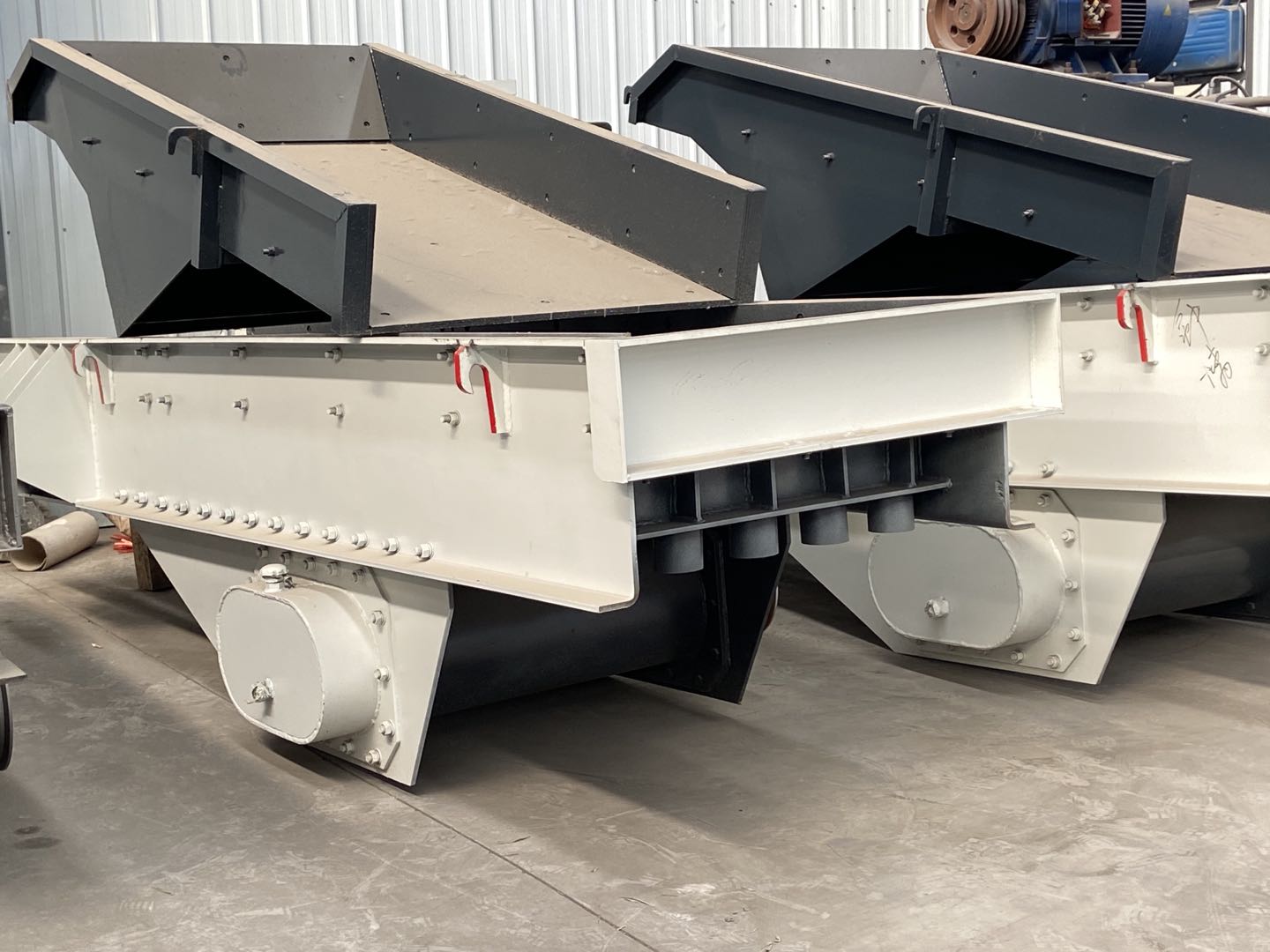 SP Suspended Vibrating Feeder