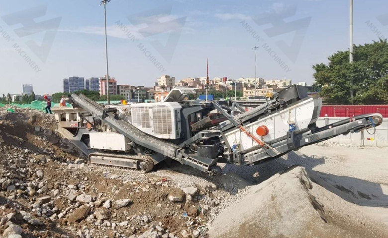 7 Advantages of a Tracked Mobile Crushing and Screening Plant
